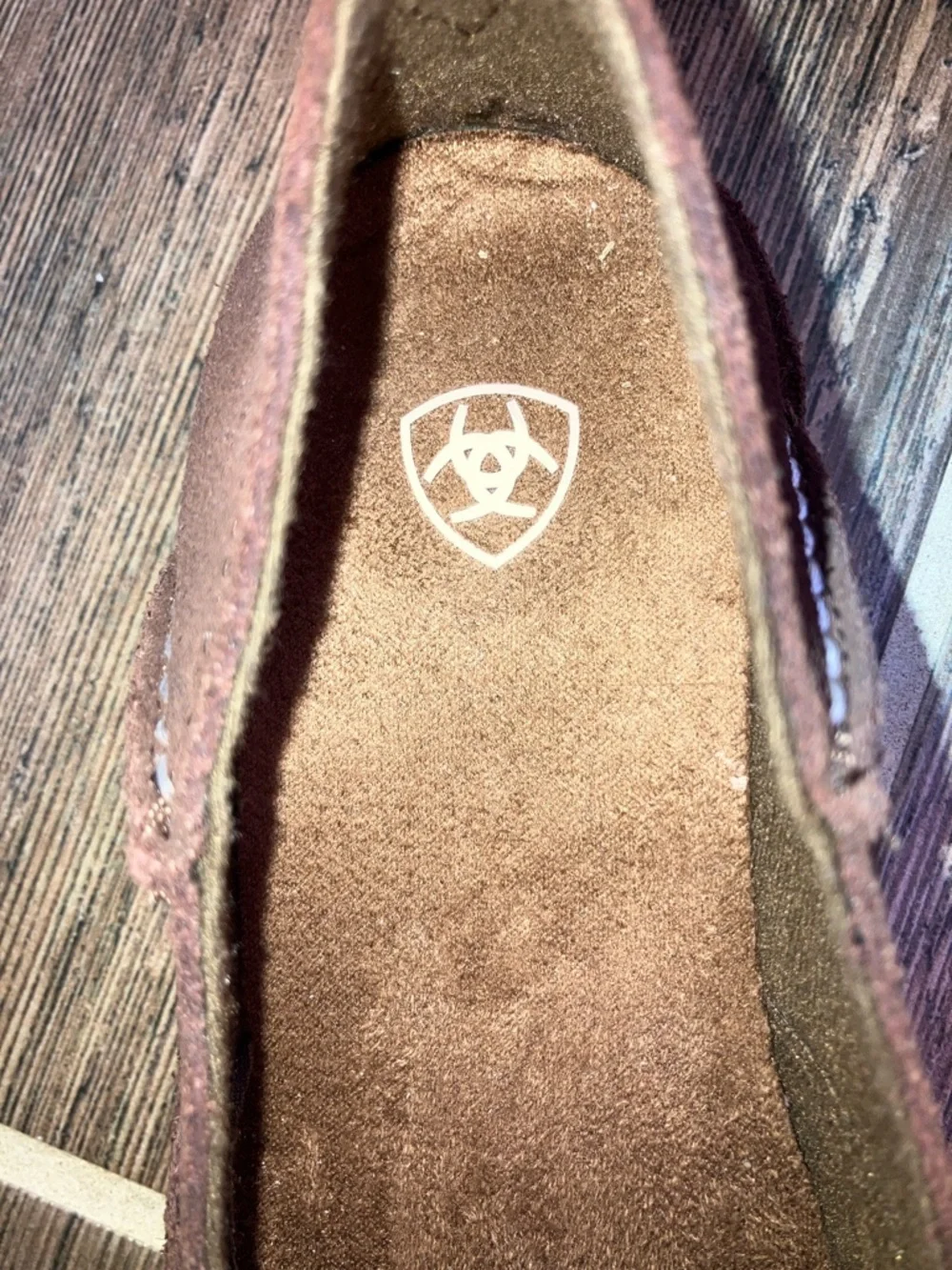 ARIAT FLORAL EMBOSSED CRUISER SHOES - MOC TOE 6C